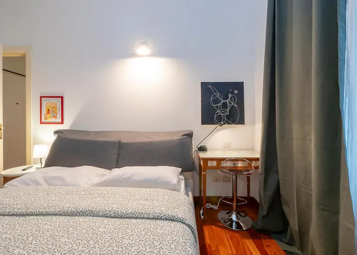 Orange Apartment *