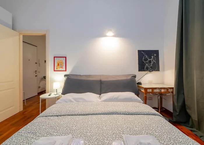 Orange Apartment *